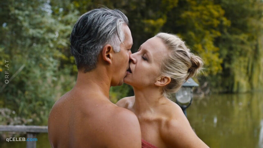 5. Nina Proll nude – Vorstadtweiber s05e10 (2021)