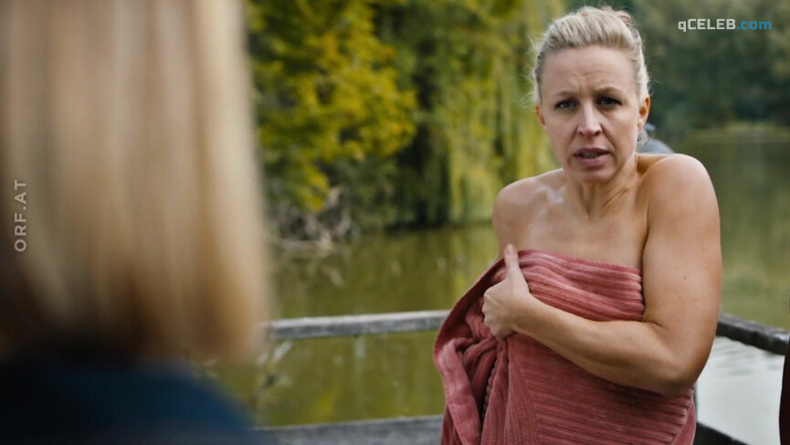 6. Nina Proll nude – Vorstadtweiber s05e10 (2021)