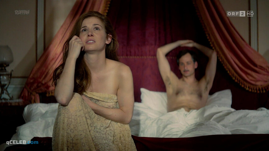 2. Josefine Preub sexy – Das Sacher. In bester Gesellschaft s01e01 (2017)