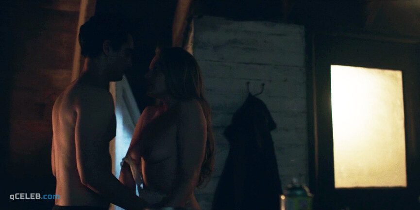 1. Elisabeth Moss nude – The Handmaid's Tale s01e05 (2017)