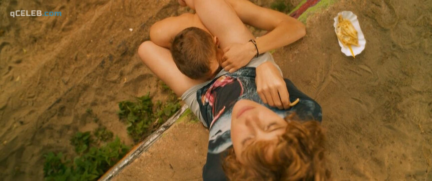 2. Carla Juri nude, Pia Rover nude, Marlen Kruse nude, Anna Konig nude – Wetlands (2013)