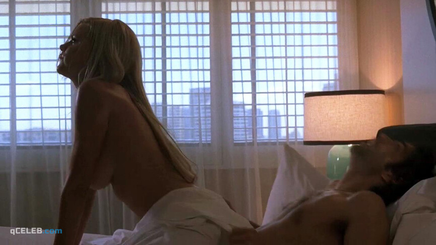 1. Sophie Monk nude – Entourage s04 (2007)