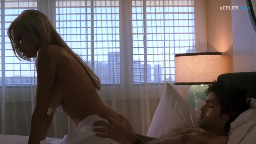 2. Sophie Monk nude – Entourage s04 (2007)