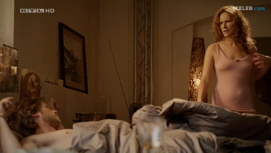 2. Chiara Schoras nude – Countdown - Die Jagd beginnt s03e06 (2012)